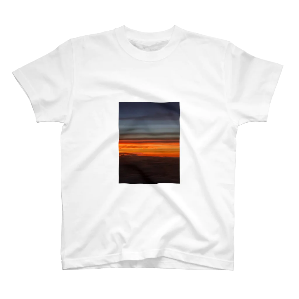 bafiiのカンボジア上空の夕日です。 スタンダードTシャツ