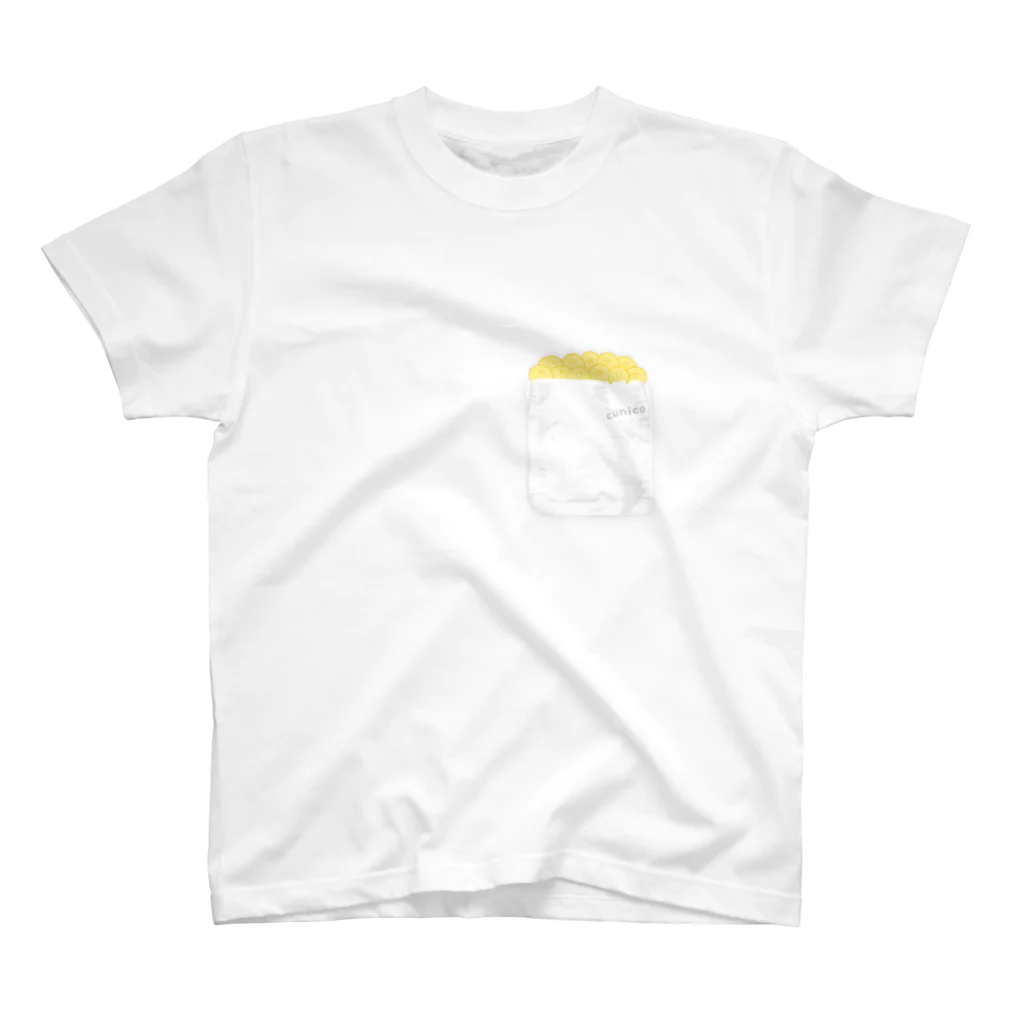 cunico T-shirt shopの胸ポケットにひよこ Regular Fit T-Shirt