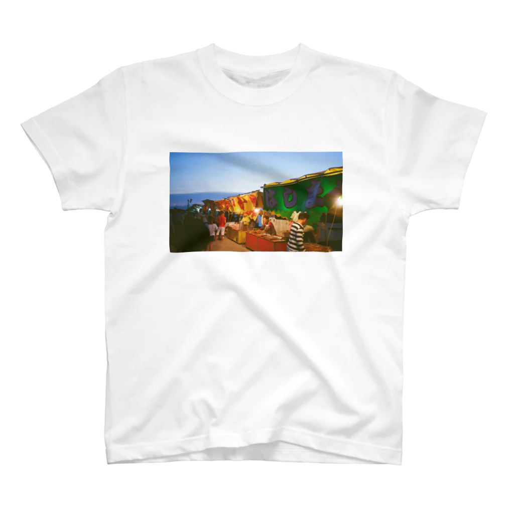 ino_taroの夏祭り 屋台 フィルム写真 Regular Fit T-Shirt