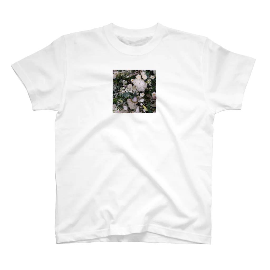 或る by 千～sahasraの白いお花 Regular Fit T-Shirt