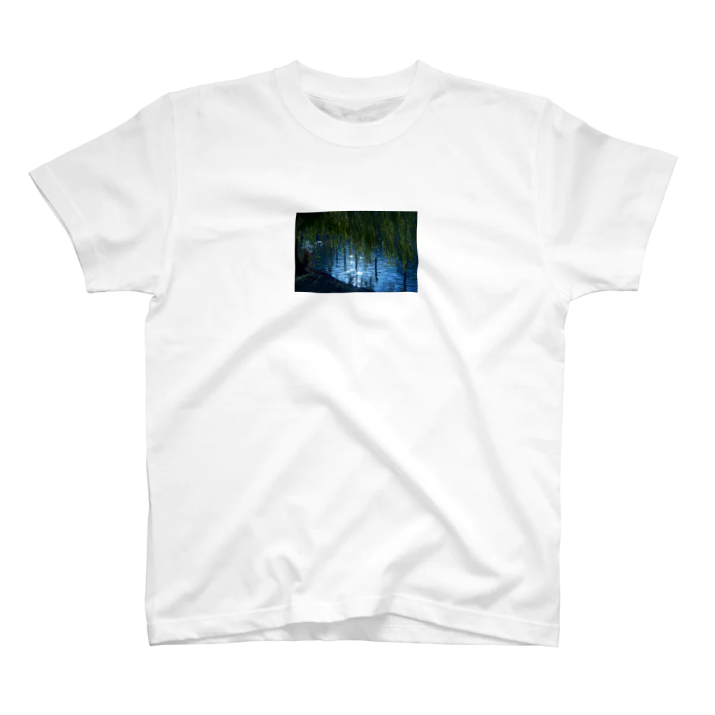 Montgomeryの夜の水辺 スタンダードTシャツ