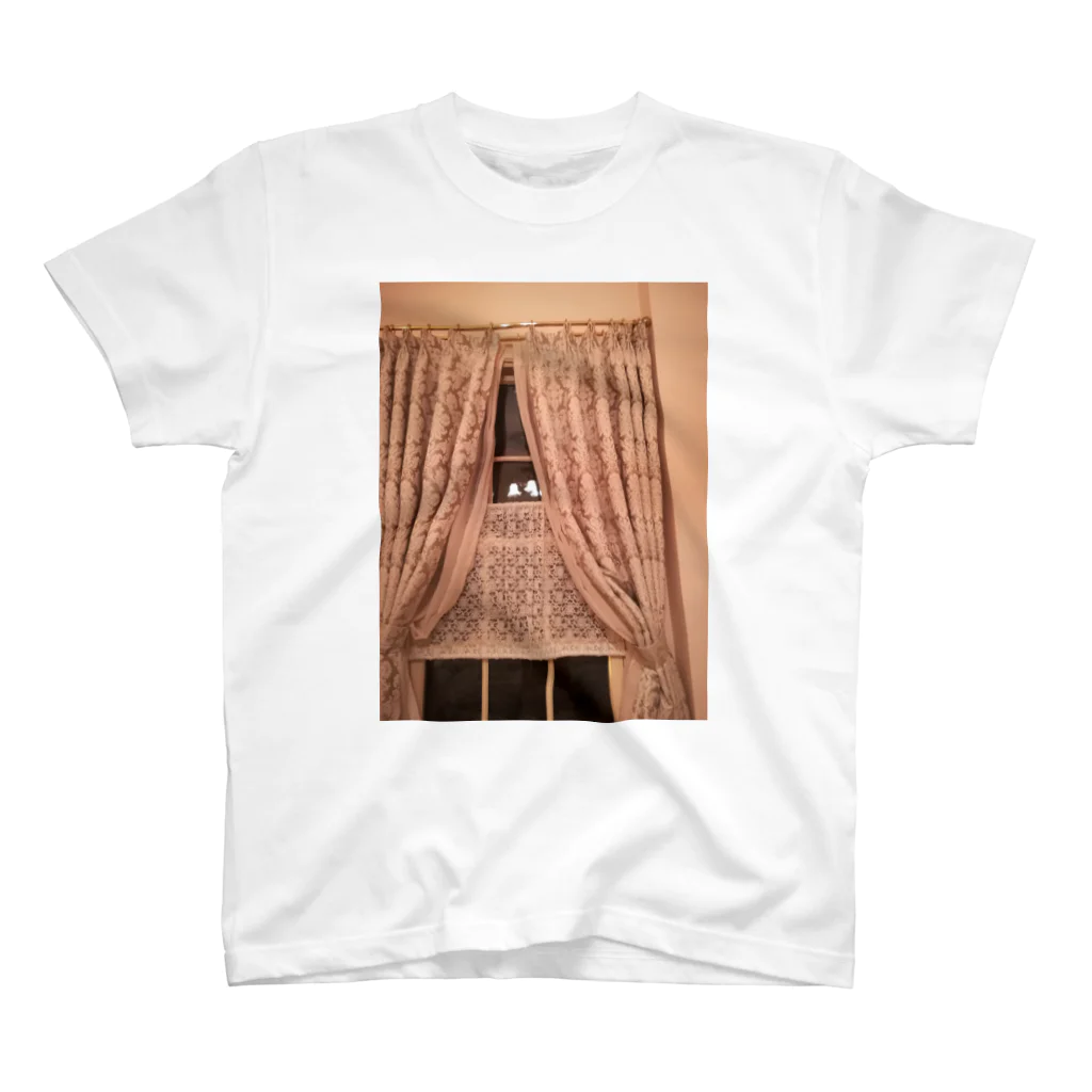 ビストロカフェオムレットのレースカフェカーテン Regular Fit T-Shirt