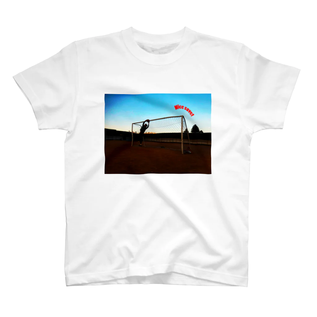 akiyanのNice save!  サッカー Regular Fit T-Shirt