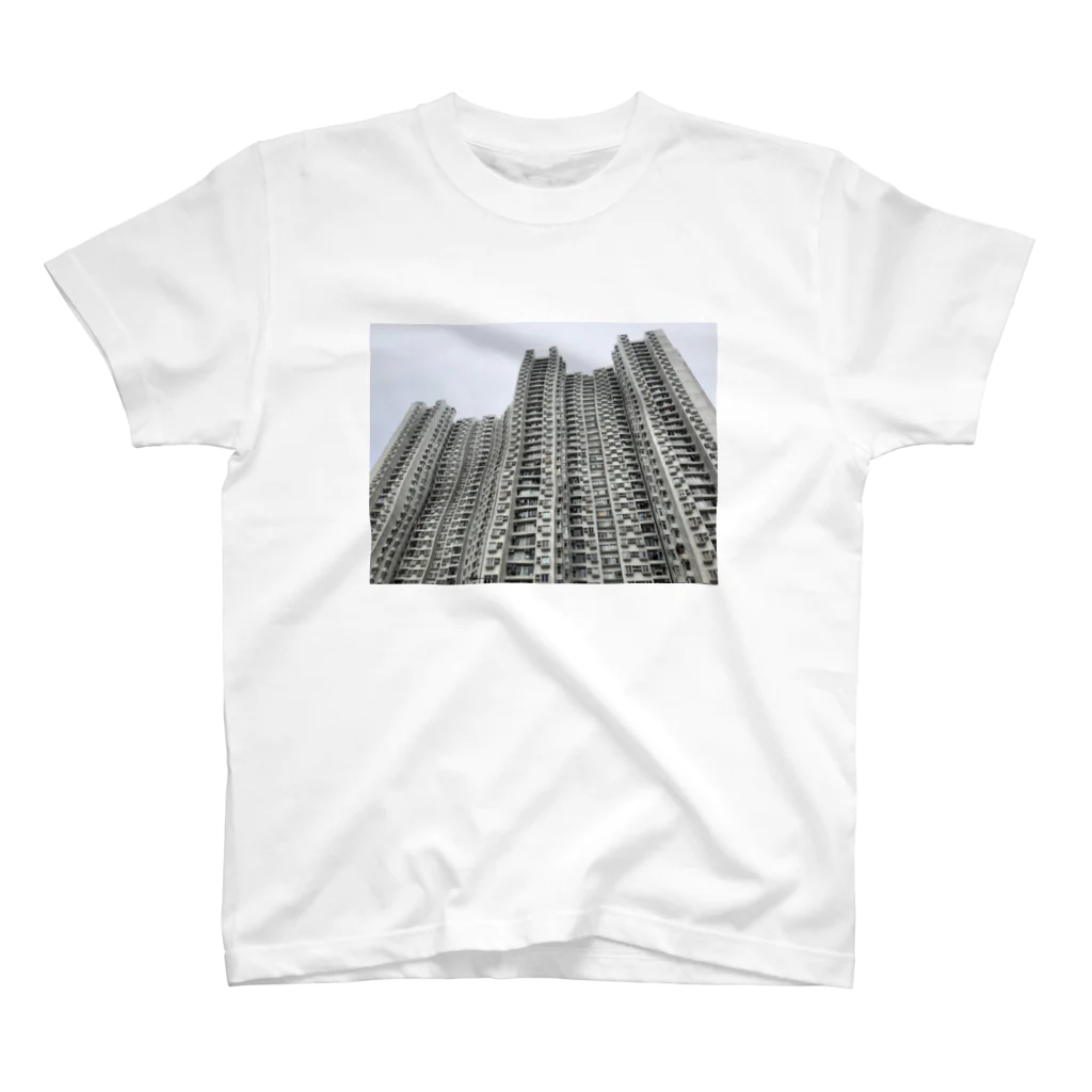 apartment_megの高層アパートメント Regular Fit T-Shirt