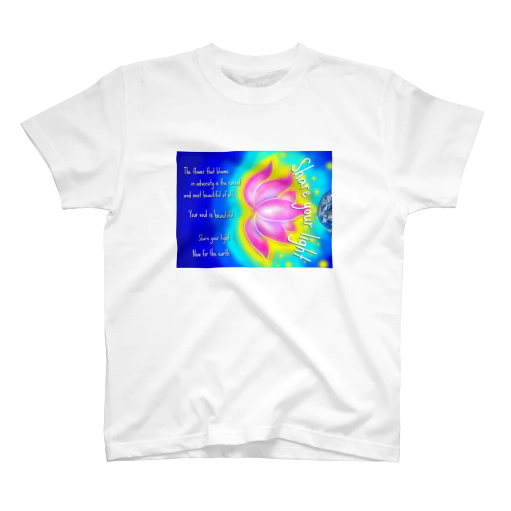 Colorful LeafのShare your light2 Regular Fit T-Shirt