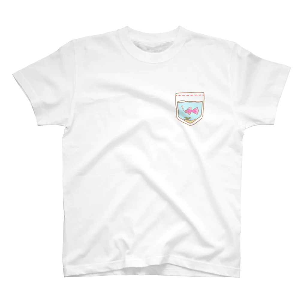 醒叶屋〔さかなや〕のポケットにグッピー（ピンク） スタンダードTシャツ