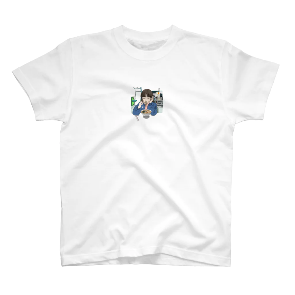 ねむみのラーメンを食べる娘 スタンダードTシャツ