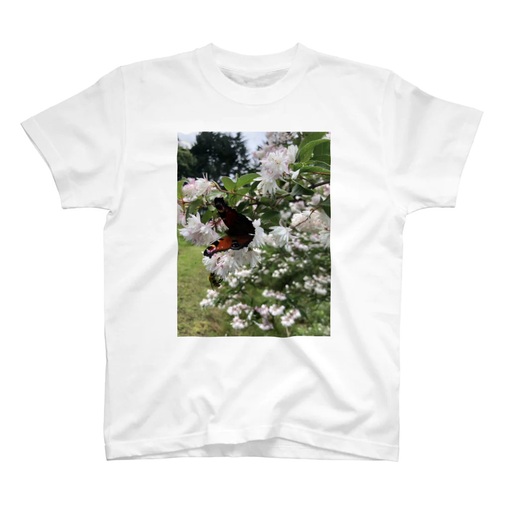 Furuのクジャクチョウと花 スタンダードTシャツ