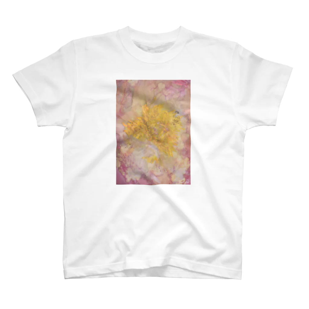 小さな野原のDecomposition of photo by soil(Pink Flower) Regular Fit T-Shirt