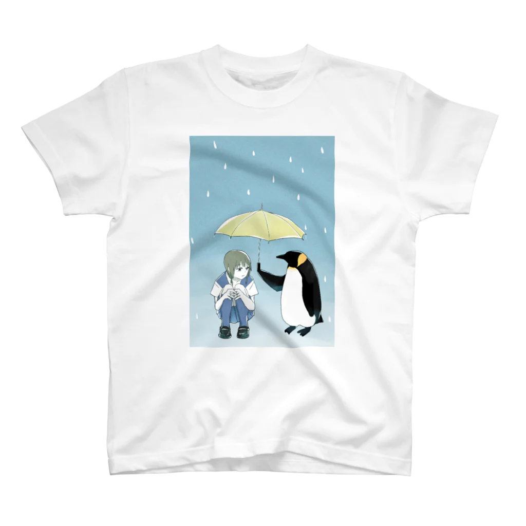 かとうみかん@ペンギンイラストの雨降りペンギン Regular Fit T-Shirt