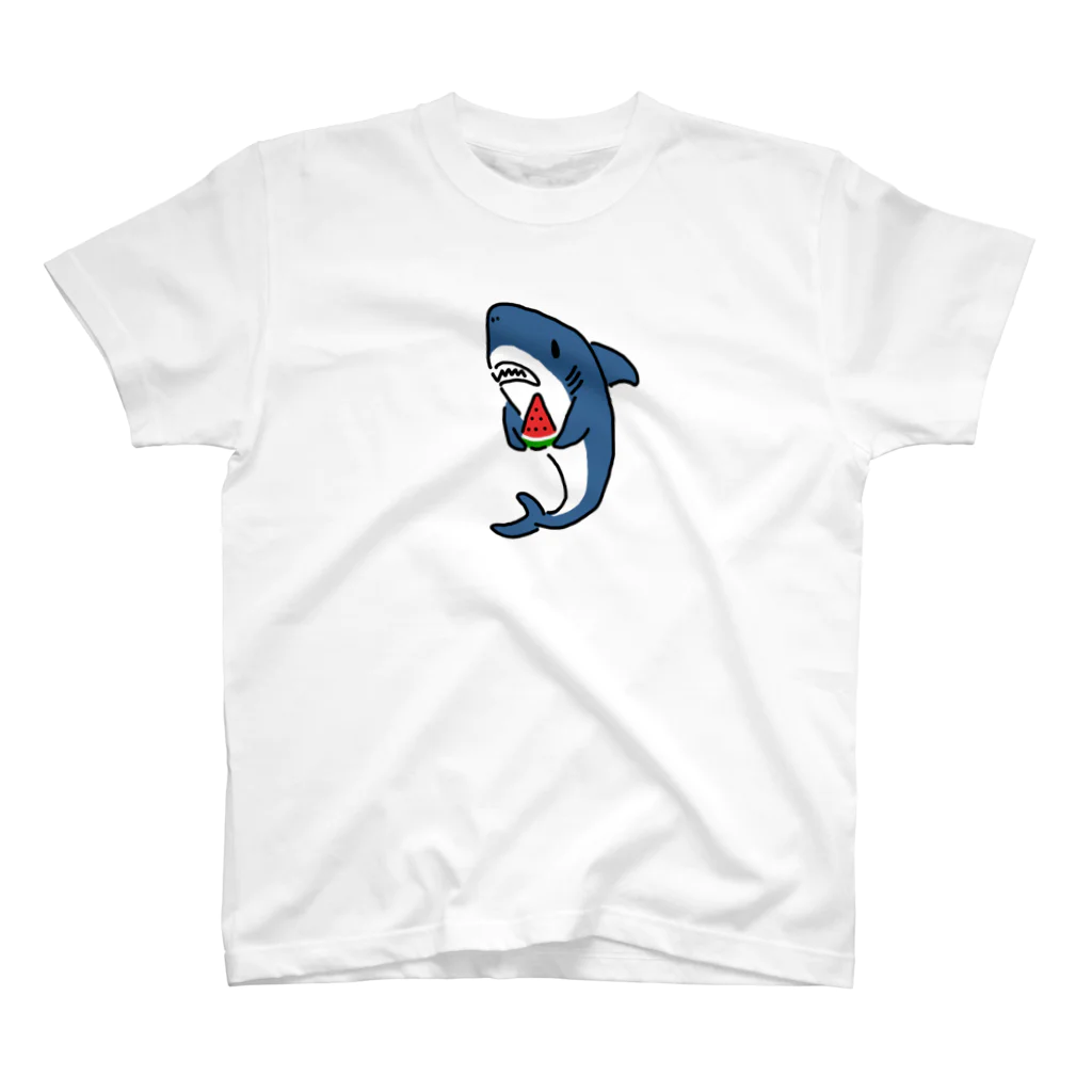サメ わりとおもいのスイカを持つサメ Regular Fit T-Shirt