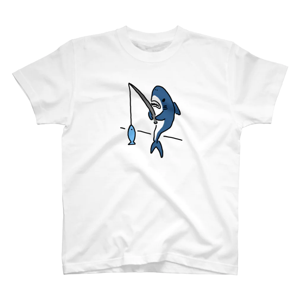 サメ わりとおもいの釣りをするサメ 티셔츠