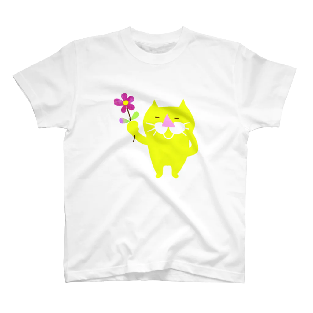 riteru1006の黄猫と一輪の花 スタンダードTシャツ