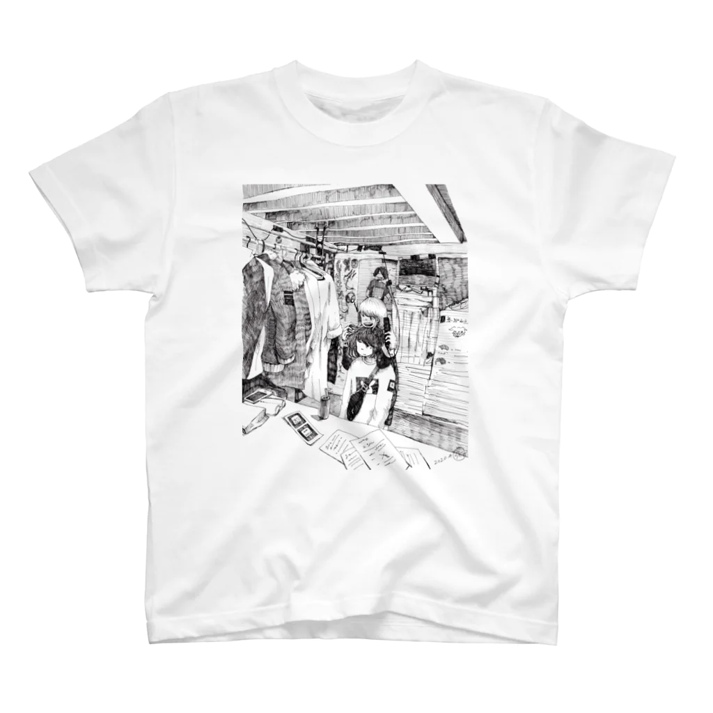 目黒 しおりグッズショップのライブハウスにて　in楽屋（女の子たち） Regular Fit T-Shirt