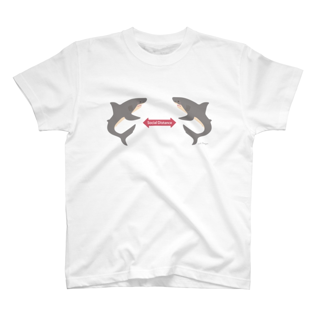 さかたようこ / サメ画家のサメさんたちの #ソーシャルディスタンス/ 矢印が赤 Regular Fit T-Shirt