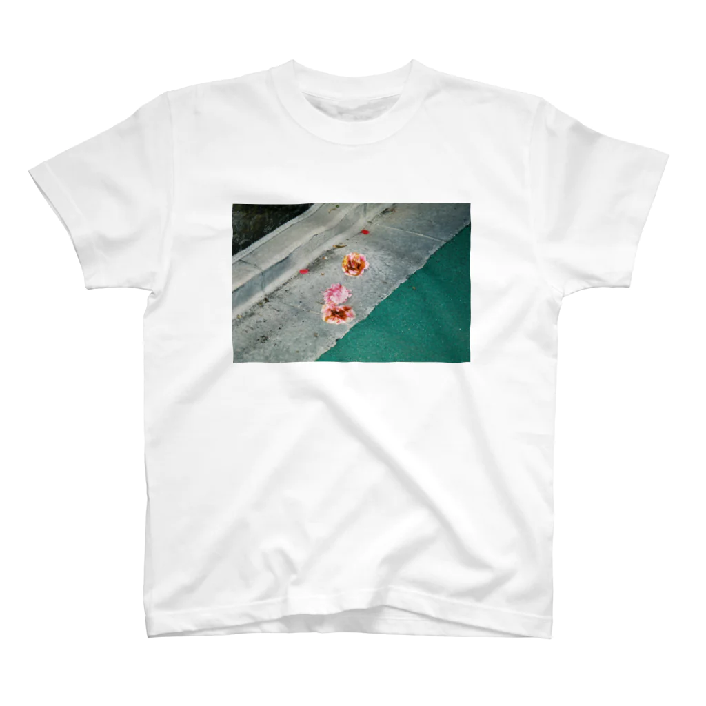 yukaのflowers on the roadside スタンダードTシャツ