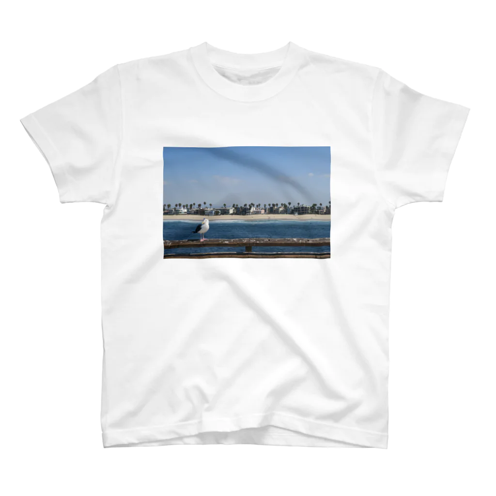 りっちゃんのへや。のカモメのいる海 スタンダードTシャツ