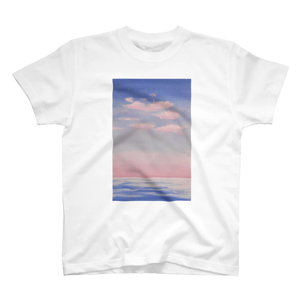 fullmoonの夕暮れの空と海 スタンダードTシャツ