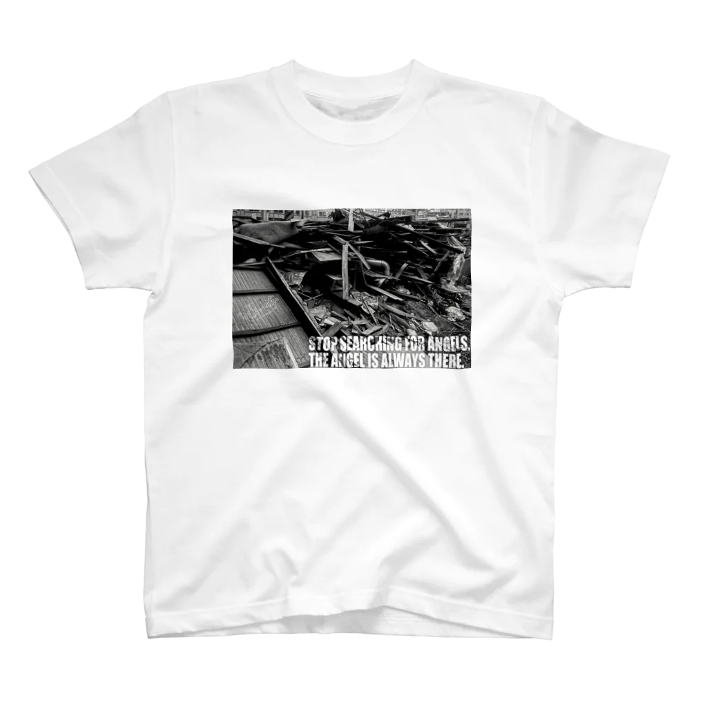 Kazumichi Otsubo's Souvenir departmentのThe Angel is always there ~ Beyond the rubble Regular Fit T-Shirt