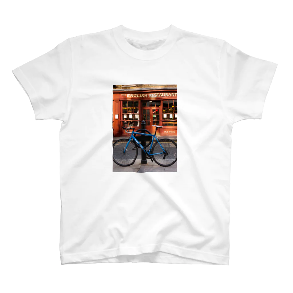 旅先pics📸のロンドンの道端の自転車 スタンダードTシャツ