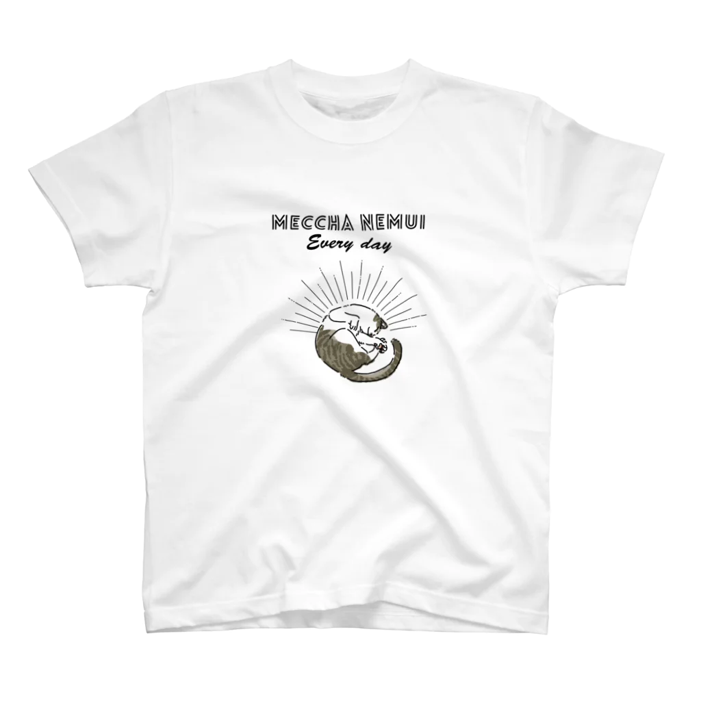 屋台 urukaのMECCHA NEMUI ねこ スタンダードTシャツ