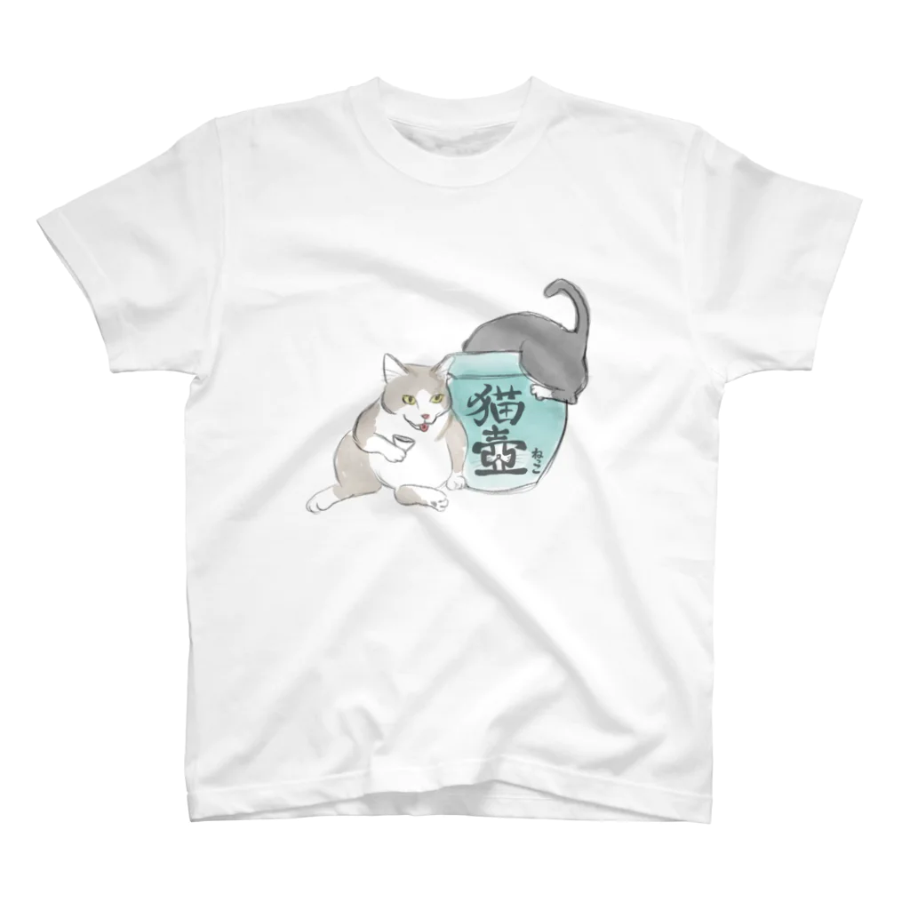 cheeの瓶の酒を飲む猫 スタンダードTシャツ