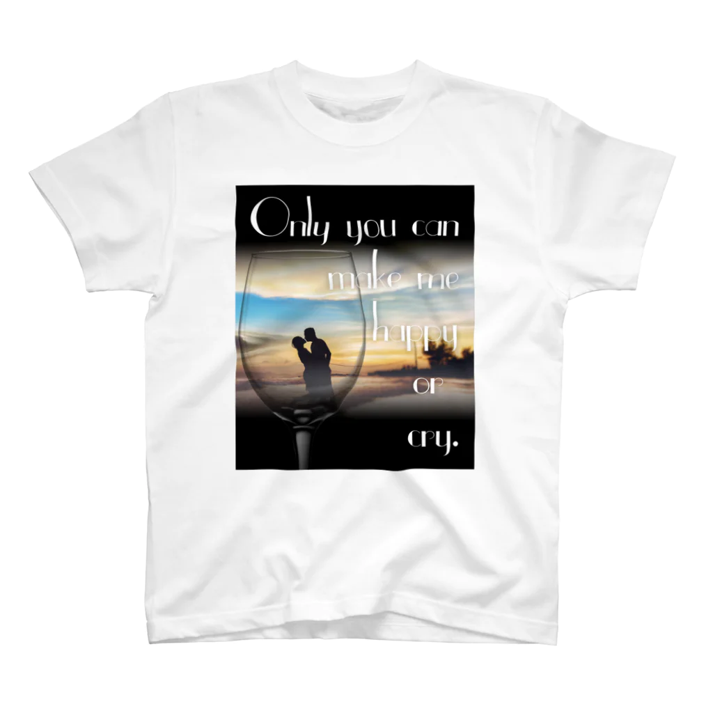 Mr.Rightのワイングラスに映るロマンチックなカップルたち「Only you can make me happy or cry.」 Regular Fit T-Shirt