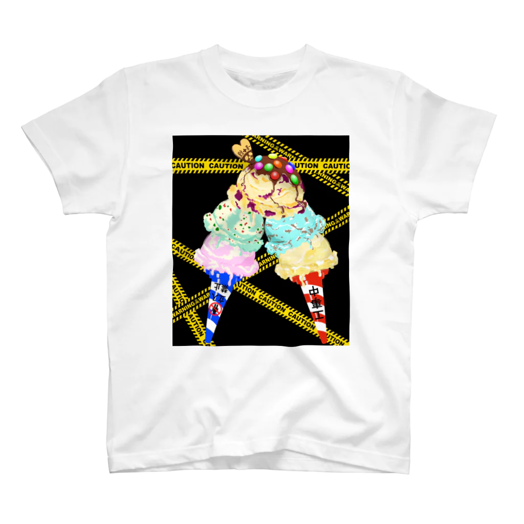 aya6timesの三角コーンアイス　黒 Regular Fit T-Shirt