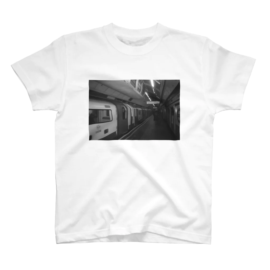 walkinthecityのロンドンの地下鉄２ スタンダードTシャツ