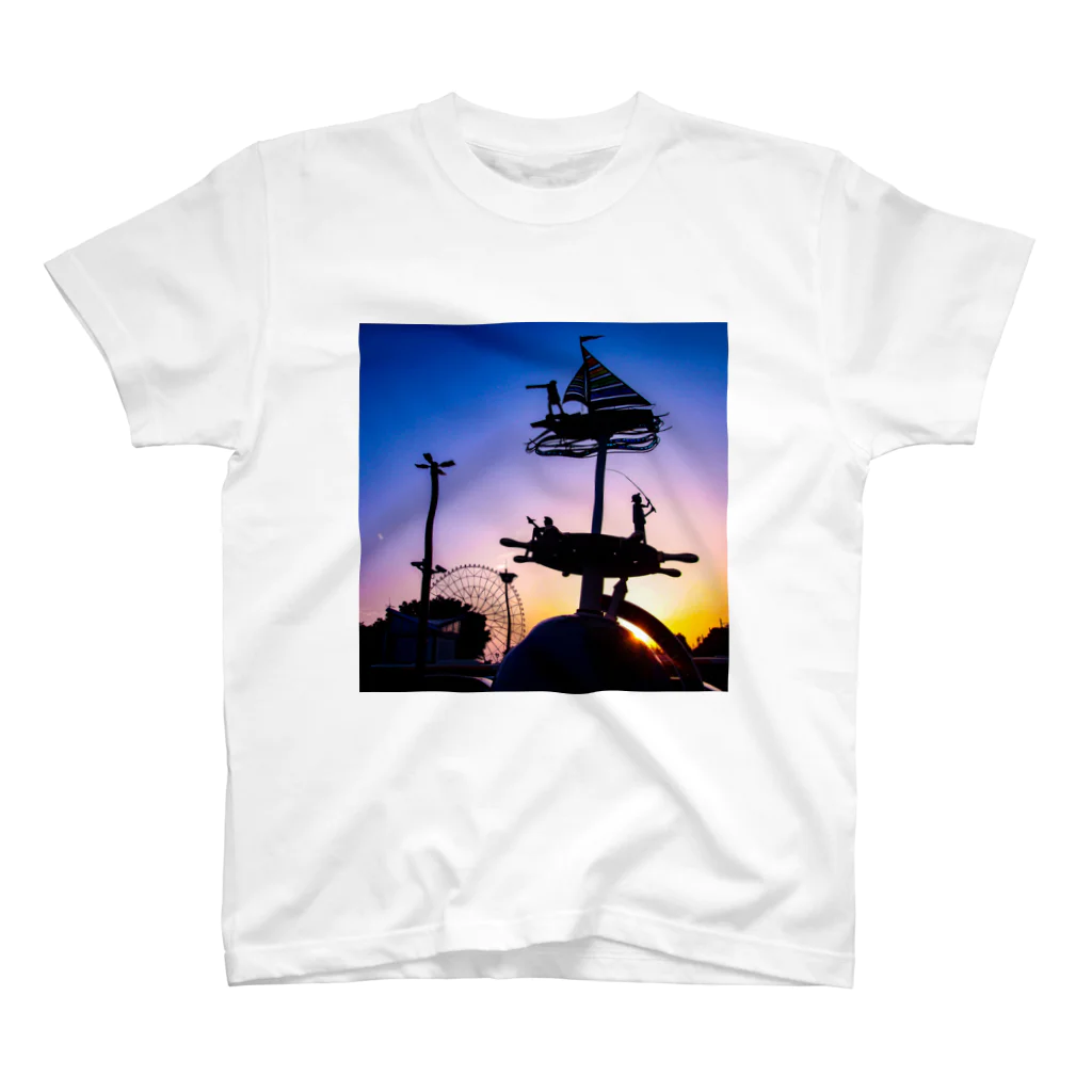 taka_1026の夕焼け空にシルエット スタンダードTシャツ