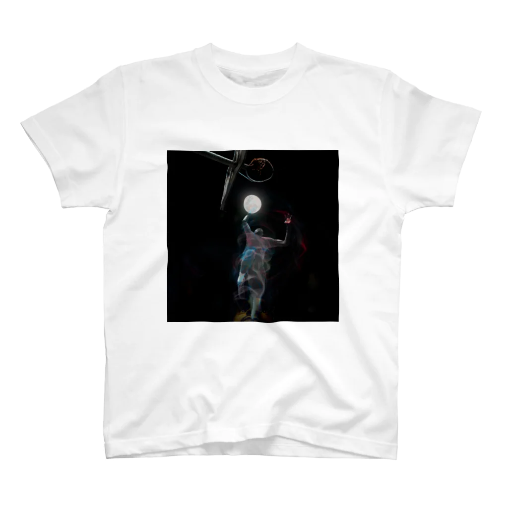 SATOWEB.designのタバコの煙と満月とバスケ Regular Fit T-Shirt