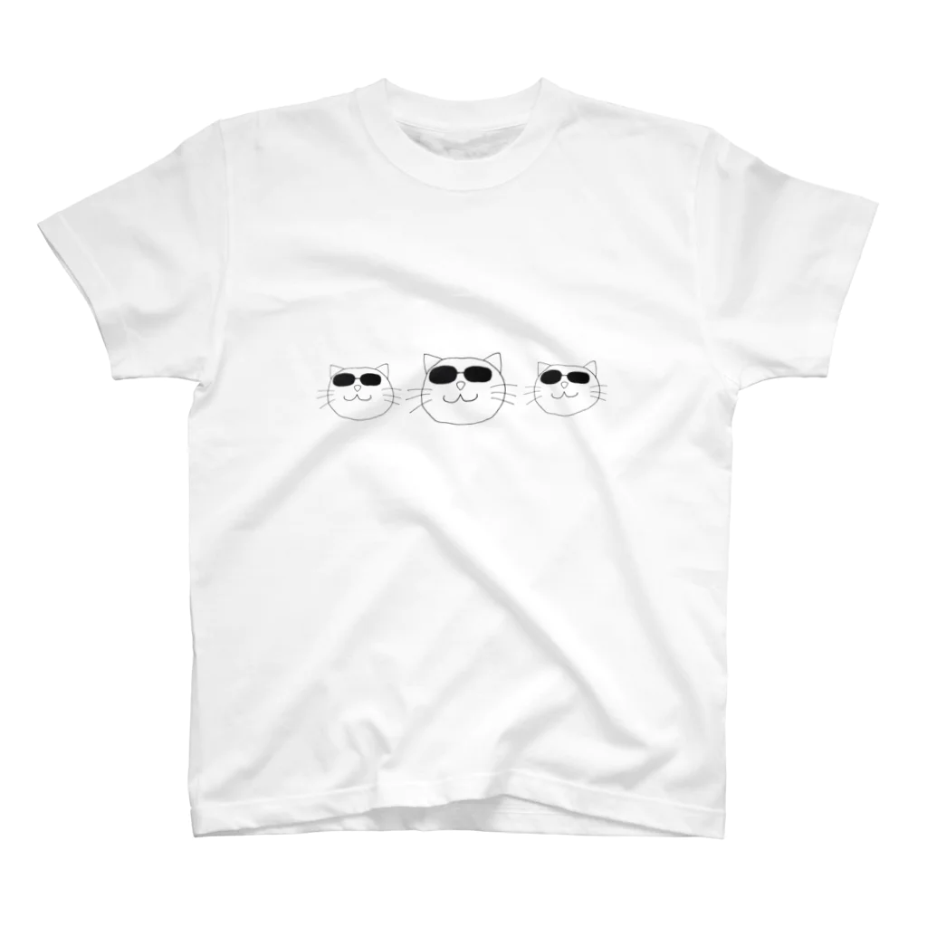 ねこのあしあとの3匹のサングラスねこ Regular Fit T-Shirt