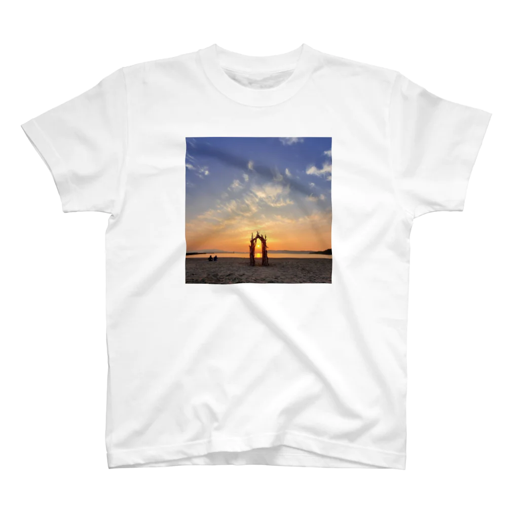 33-crateの流木アーチsunset スタンダードTシャツ