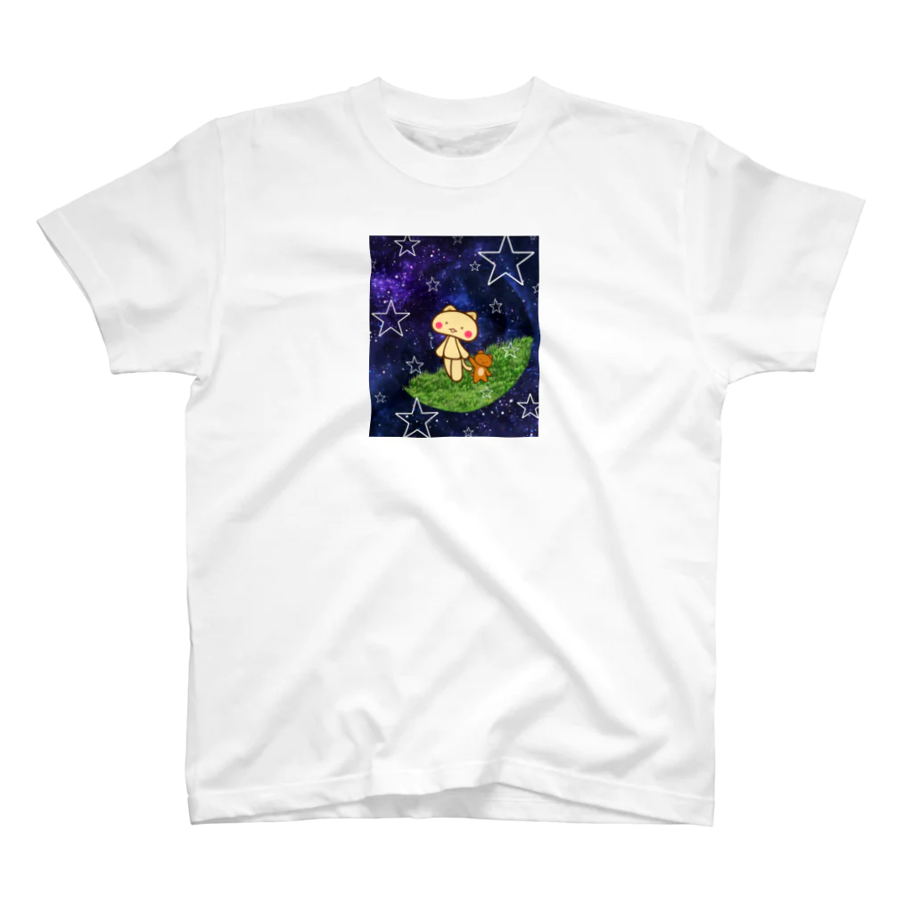 AKITO。とおにぎり。の星空を散歩するネコ。 スタンダードTシャツ