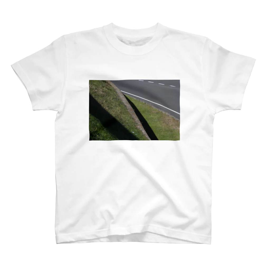 ryo_akaoの段差・歩道・車道 Regular Fit T-Shirt