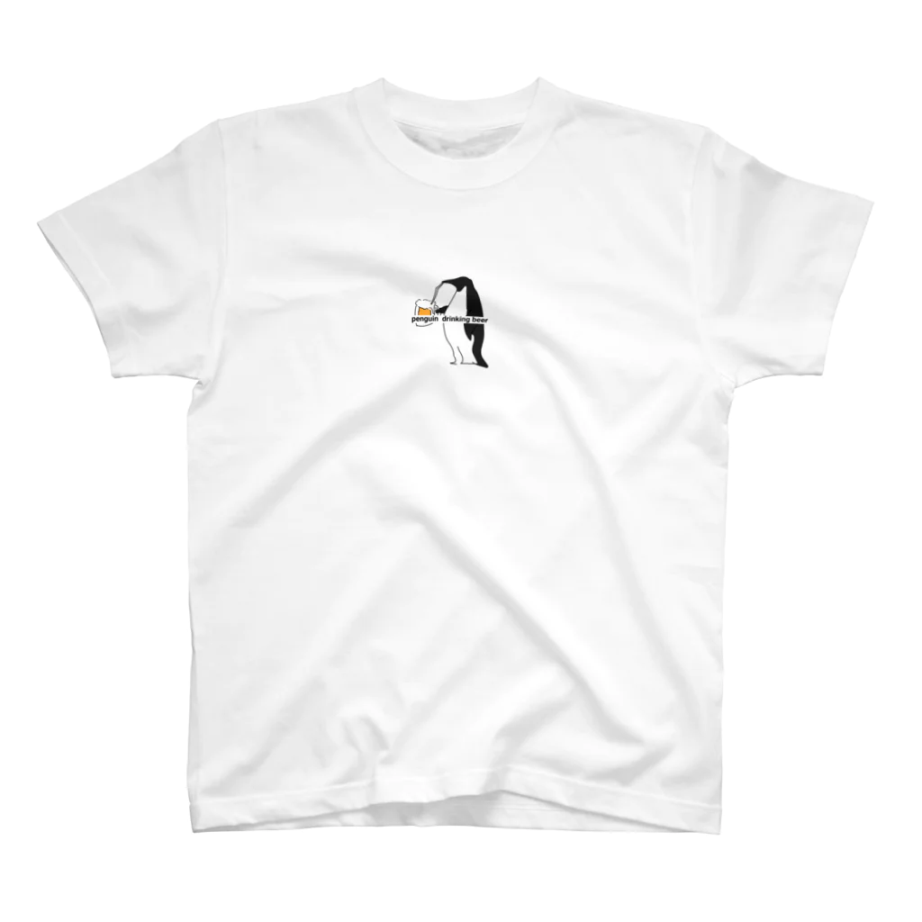 karaagekaraageのpenguin drinking beer Regular Fit T-Shirt