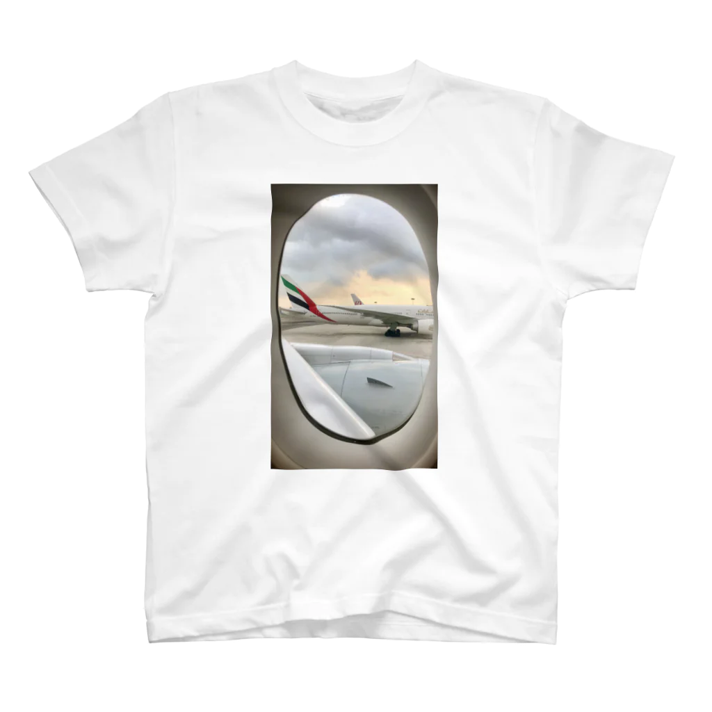 Komanech_outdoorsのAircrafts and Sunset in Singapore Regular Fit T-Shirt