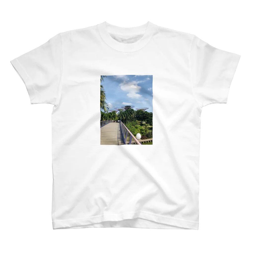 Komanech_outdoorsのGardens by the Bay in Singapore Regular Fit T-Shirt