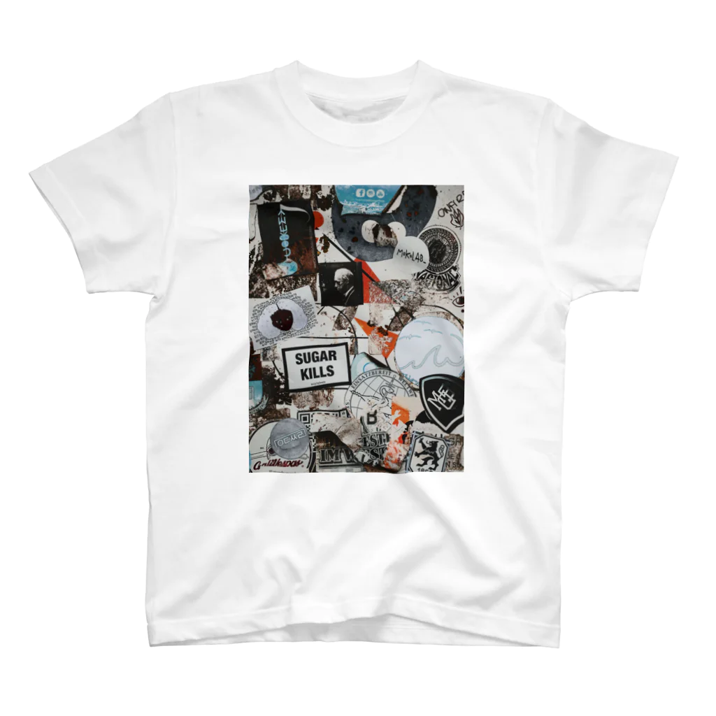 AMINOR (エーマイナー)のStreet Art Wall Stickers Regular Fit T-Shirt
