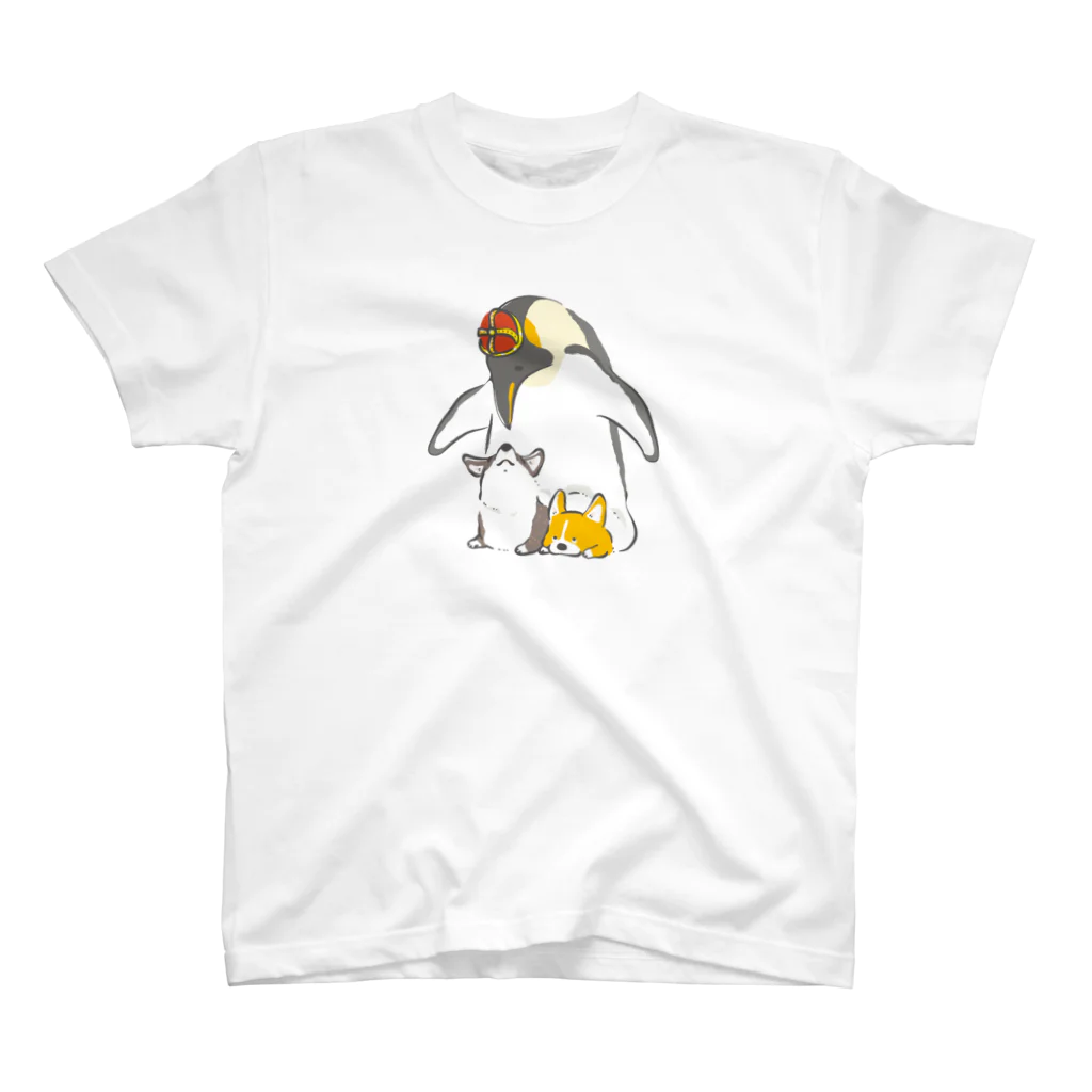 サカモトリエ/イラストレーターの皇帝ペンギンとコーギー Regular Fit T-Shirt