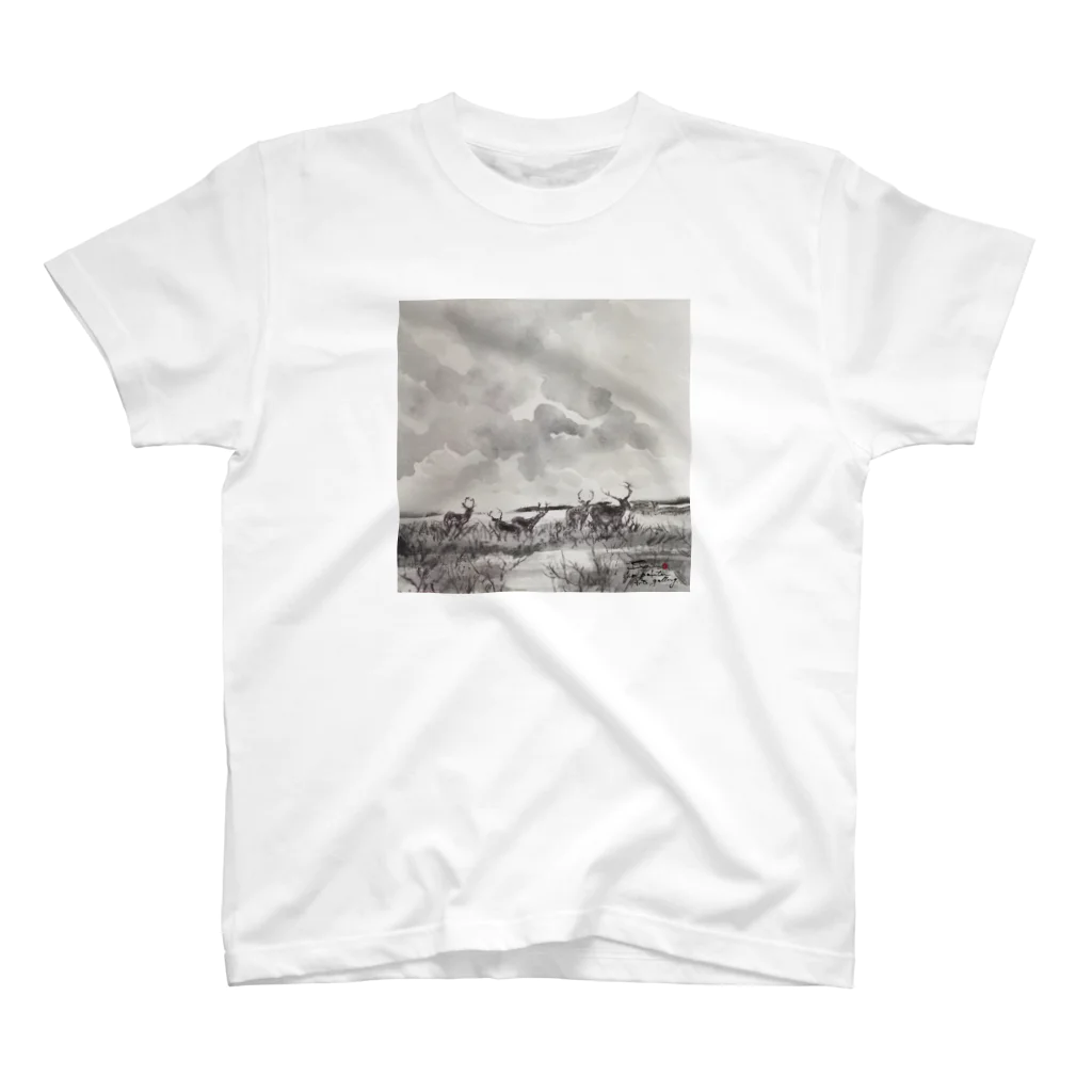 中村青雨 水墨画家  Artgalleryの鹿と雲 スタンダードTシャツ