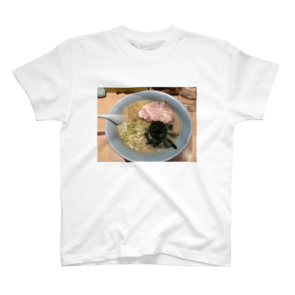 たらちゃんショップのアイナナ ななはうすラーメン Regular Fit T-Shirt