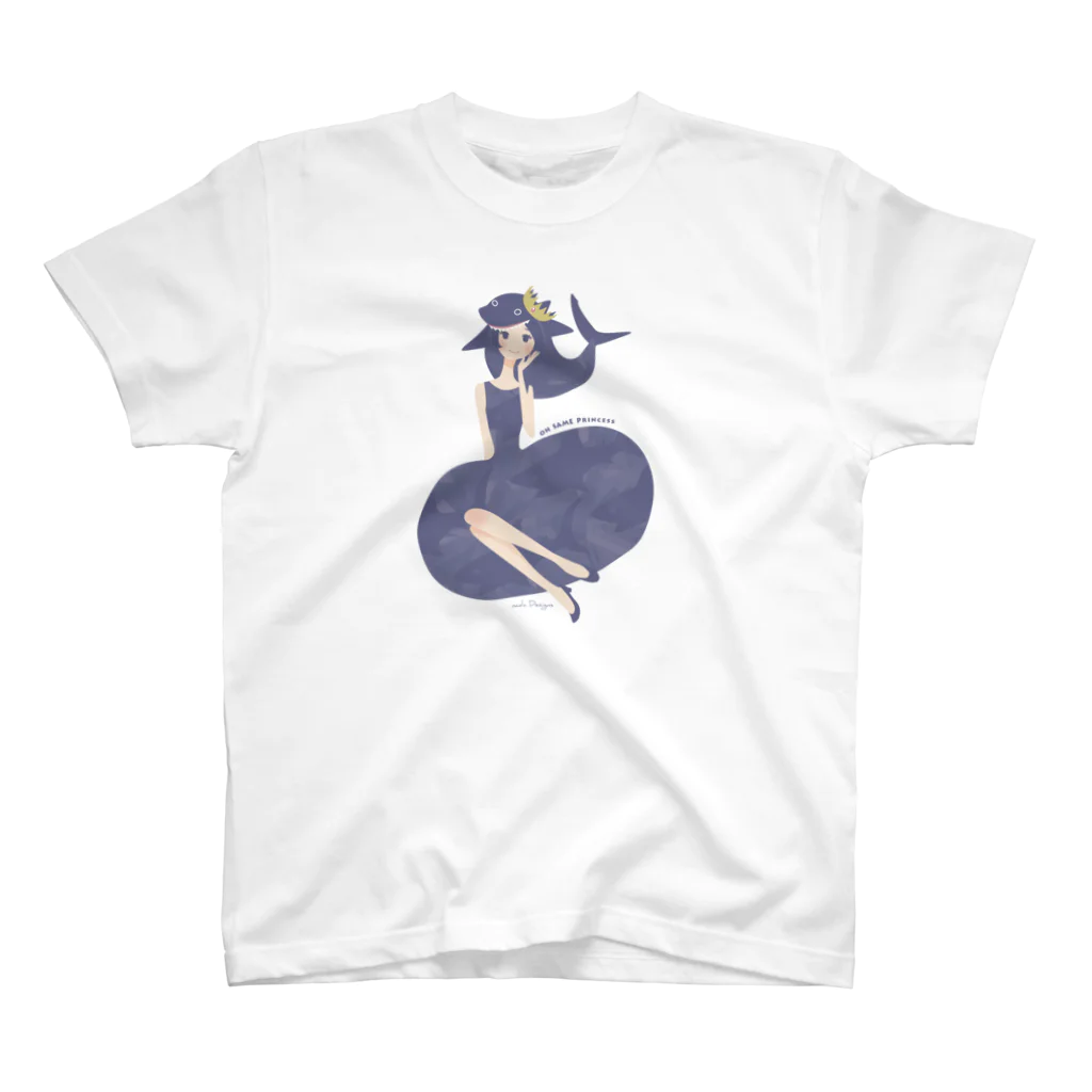 さかたようこ / サメ画家のおサメ姫。 喰われ系祈り女子〜プリンセスのスマイル Regular Fit T-Shirt