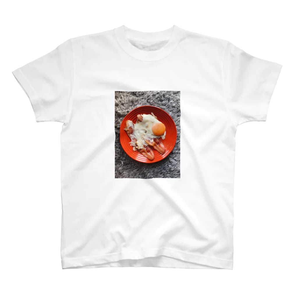 オワルウサギの目玉焼きとベーコン スタンダードTシャツ