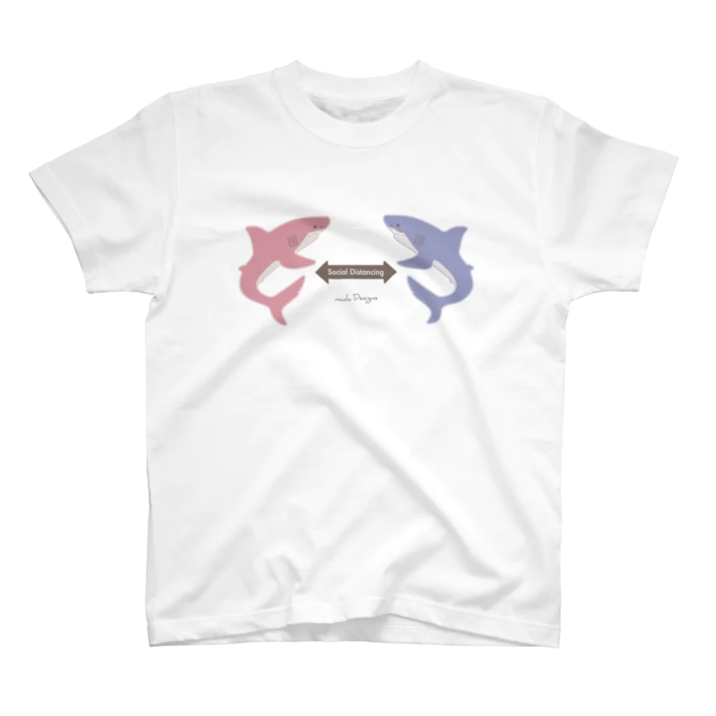 さかたようこ / サメ画家のサメさんたちの #ソーシャルディスタンス | ほわほわcolor Regular Fit T-Shirt