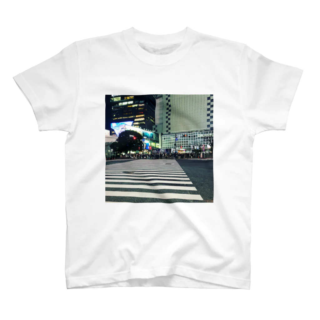 ラーメン奇行の渋谷スクランブル交差点 Regular Fit T-Shirt