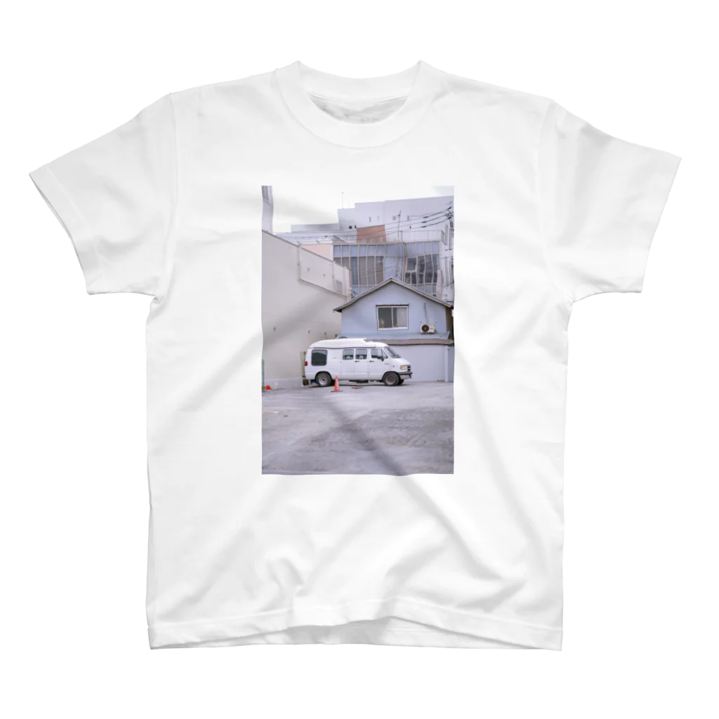 変な写真の駐車禁止のコーン Regular Fit T-Shirt