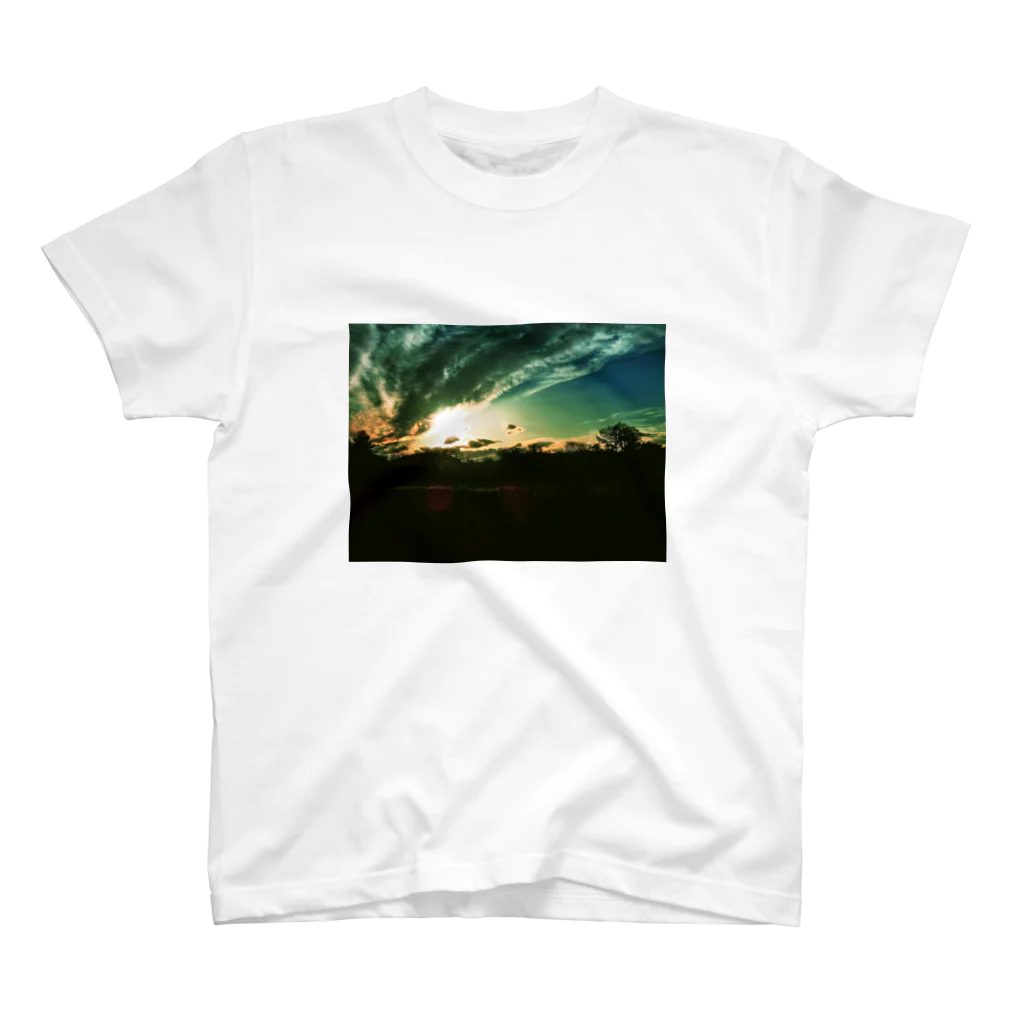 SHOPマニャガハの変わる空、変わる雲 Regular Fit T-Shirt