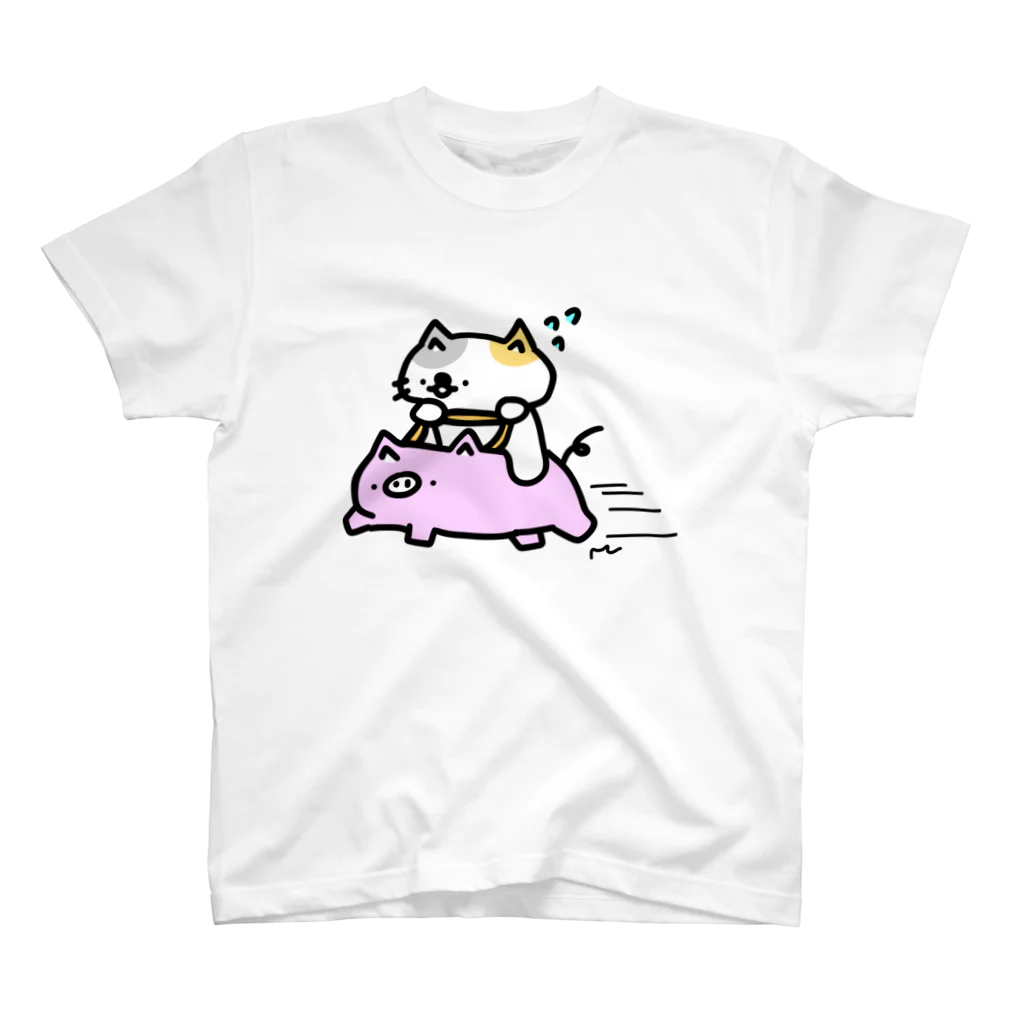 暗黒電波美術家ボブ山　SUZURI店の豚さん号はとてもはやい！ Regular Fit T-Shirt