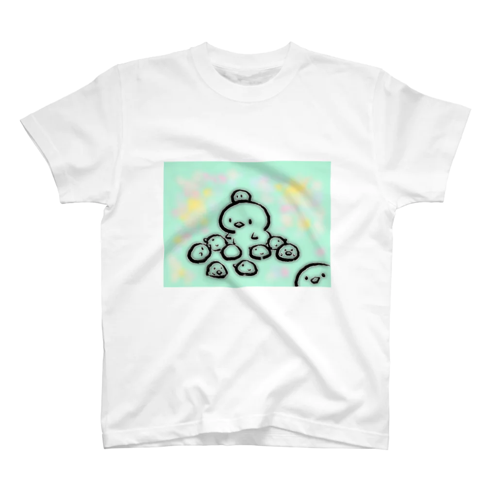 ぬくぬく布団のひよこたち スタンダードTシャツ